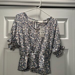Flower blouse, elastic sleeves and cinched waste